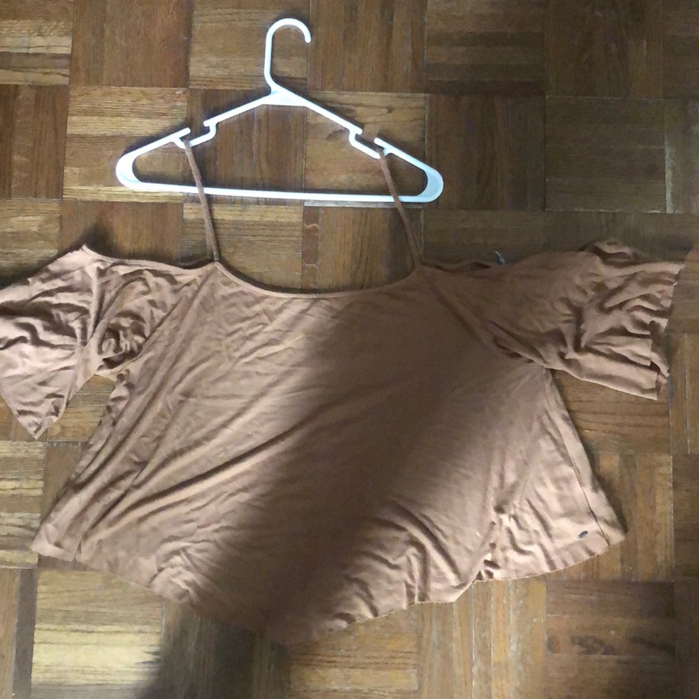 American eagle cut out shoulder shirt